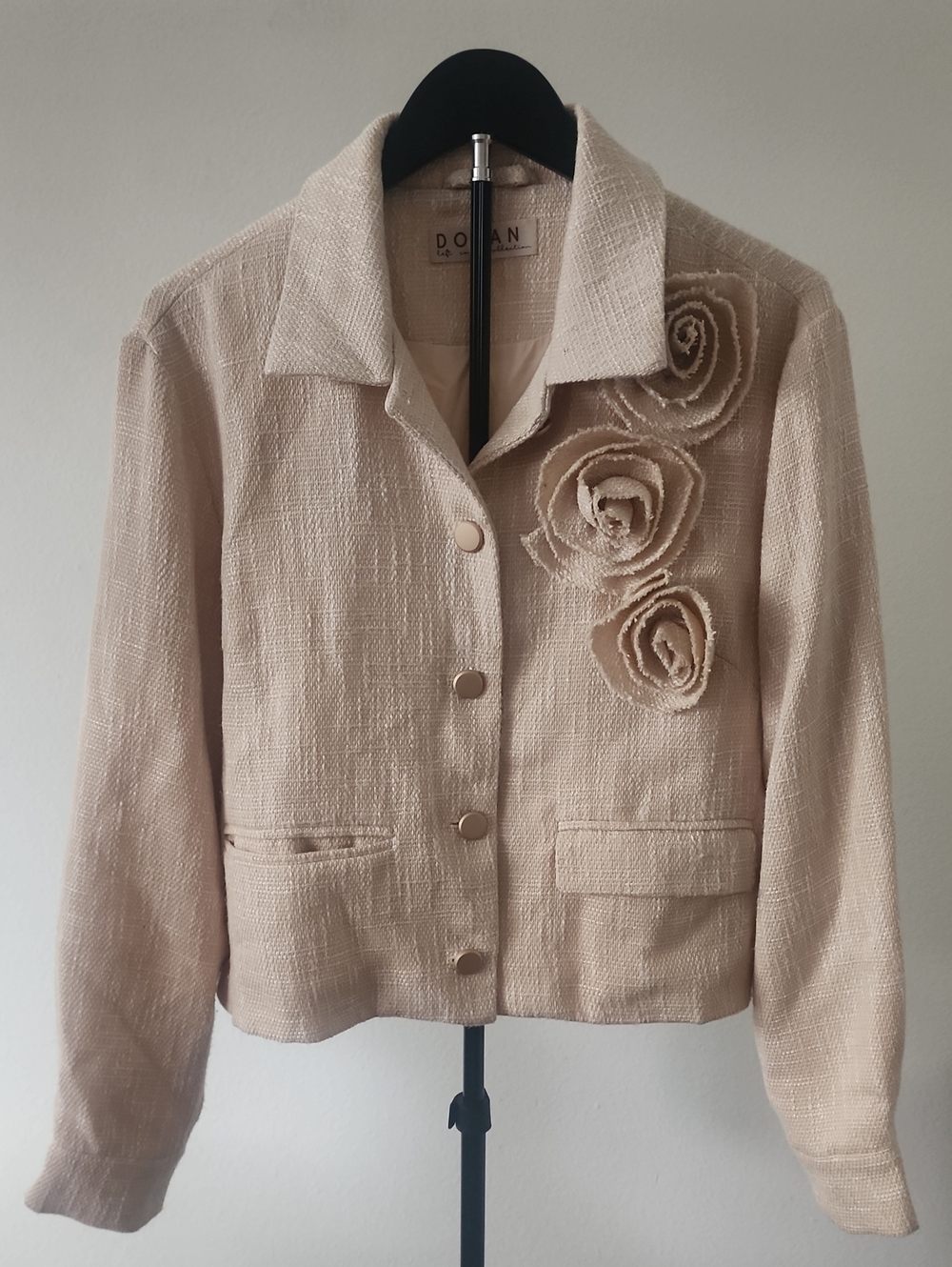 Dolan Anthropologie Beige Textured Rosette Appliqué Cropped Blazer Jacket